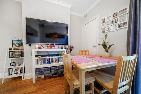 2 bedroom flat for sale, Oldfield Road, Willesen Junction, London