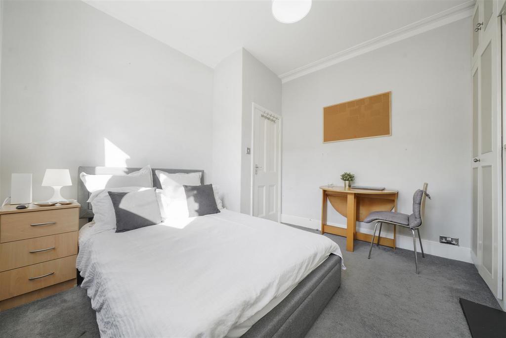 High ceilings in double bedroom into bay window