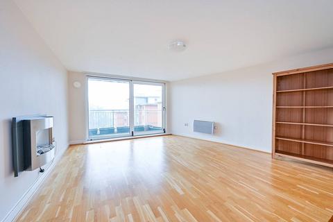 3 bedroom flat to rent, Holland Gardens, Brentford, TW8