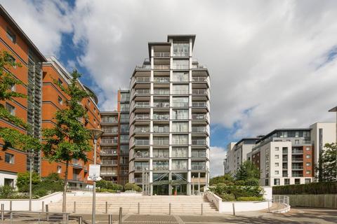 3 bedroom flat to rent, Holland Gardens, Brentford, TW8