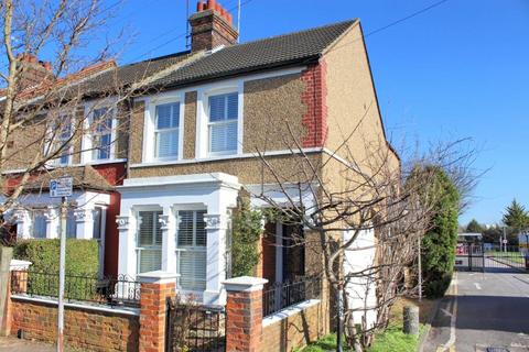 2 bedroom end of terrace house for sale, Clarendon Road, Borehamwood, Hertfordshire, WD6