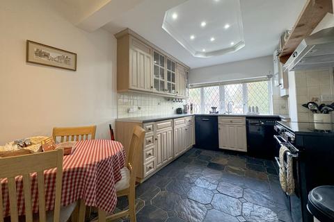 2 bedroom cottage for sale, High Street, Milford On Sea, Lymington SO41