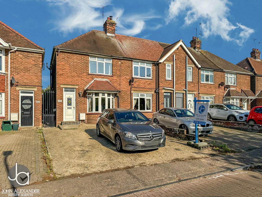 Cowdray Avenue, Colchester 3 bed end of terrace house - £300,000