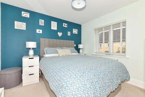 15 Barn Owl Way, Whitfield, Dover, CT16 3FW
