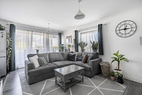 32 Ferndale Crescent, Carshalton, SM5 2FG
