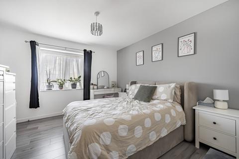32 Ferndale Crescent, Carshalton, SM5 2FG