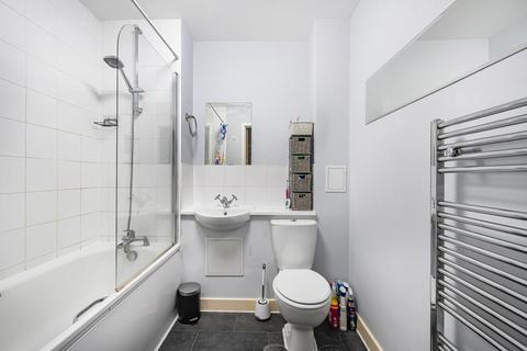 32 Ferndale Crescent, Carshalton, SM5 2FG