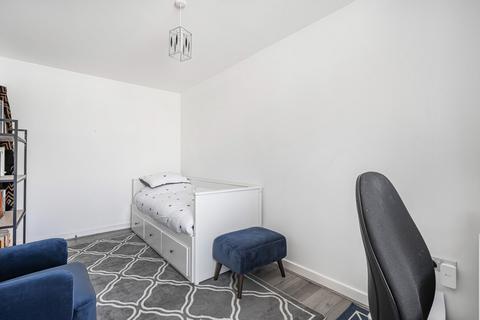 32 Ferndale Crescent, Carshalton, SM5 2FG