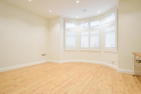 2 bedroom flat to rent, Dane House