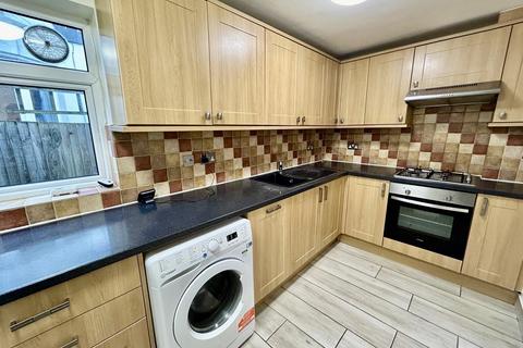 2 bedroom ground floor flat to rent, Duffield Close, Harrow HA1