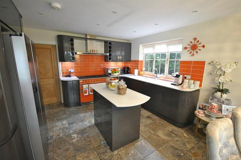 5 bedroom detached house for sale, Bawtry Road, Doncaster DN4