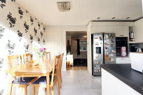 48 Chelmer Drive, South Ockendon, RM15 6EE