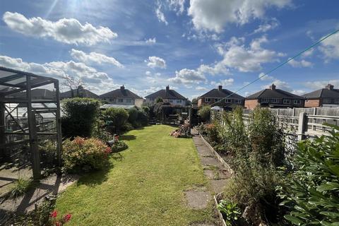 3 bedroom semi-detached house for sale, Manor Road, Burton-On-Trent DE15