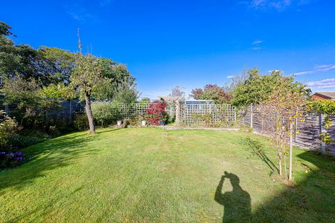 4 bedroom detached bungalow for sale, Winsford Gardens, Westcliff-on-Sea