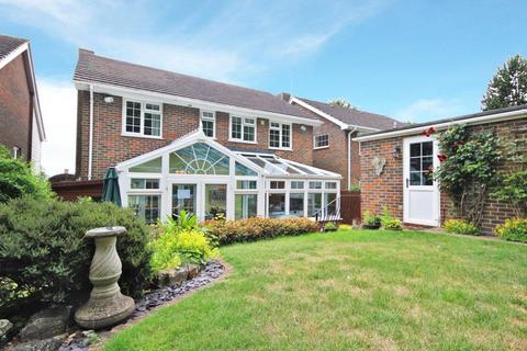 5 bedroom detached house to rent, Manor Road, Lancing, West Sussex, BN15