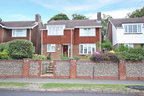 5 bedroom detached house to rent, Manor Road, Lancing, West Sussex, BN15