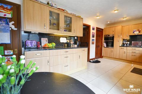 4 bedroom detached house for sale, Blenheim Drive, Neyland, Milford Haven