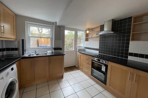 2 bedroom terraced house to rent, Hooper Street, Cambridge CB1