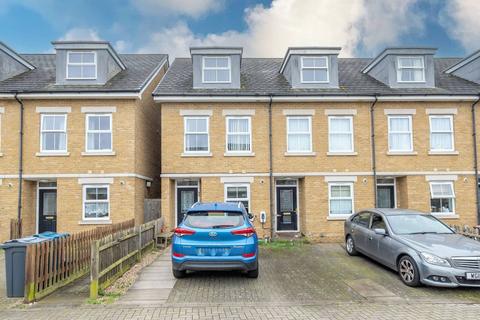 4 bedroom semi-detached house to rent, Clay Lane, HA3, Harrow, HA3