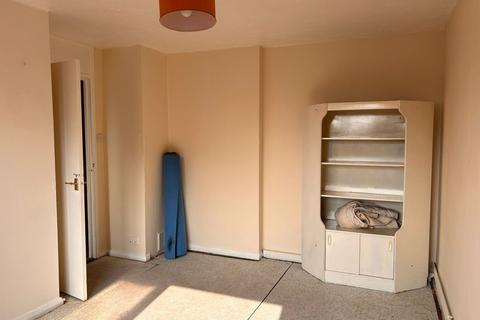 3 bedroom flat to rent, Flat, Aveley Walk, RG2