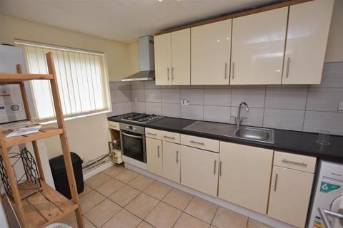 2 bedroom flat to rent, Seymour Close, Birmingham B29