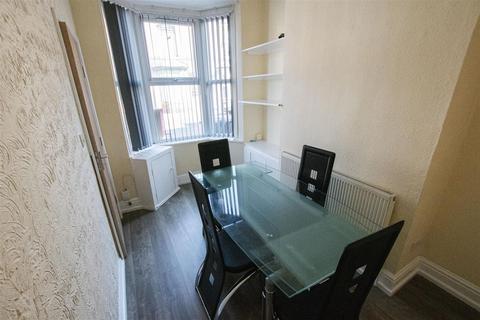 2 bedroom house to rent, Gleave Road, Birmingham B29