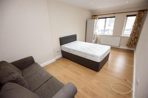 2 bedroom house to rent, Oak Tree Lane, Birmingham B29