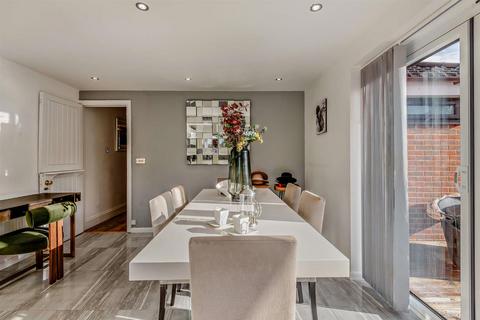 6 Button Lane, Bearsted, Maidstone, ME15 8NJ