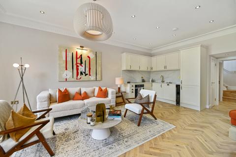 2 bedroom flat to rent, Queens Gate, South Kensington, London