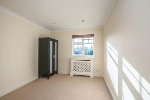 2 bedroom flat to rent, Herons Place