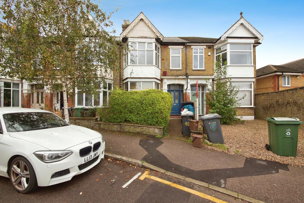 Cleveland Park Crescent, Walthamstow... 1 bed flat to rent £1,500 pcm