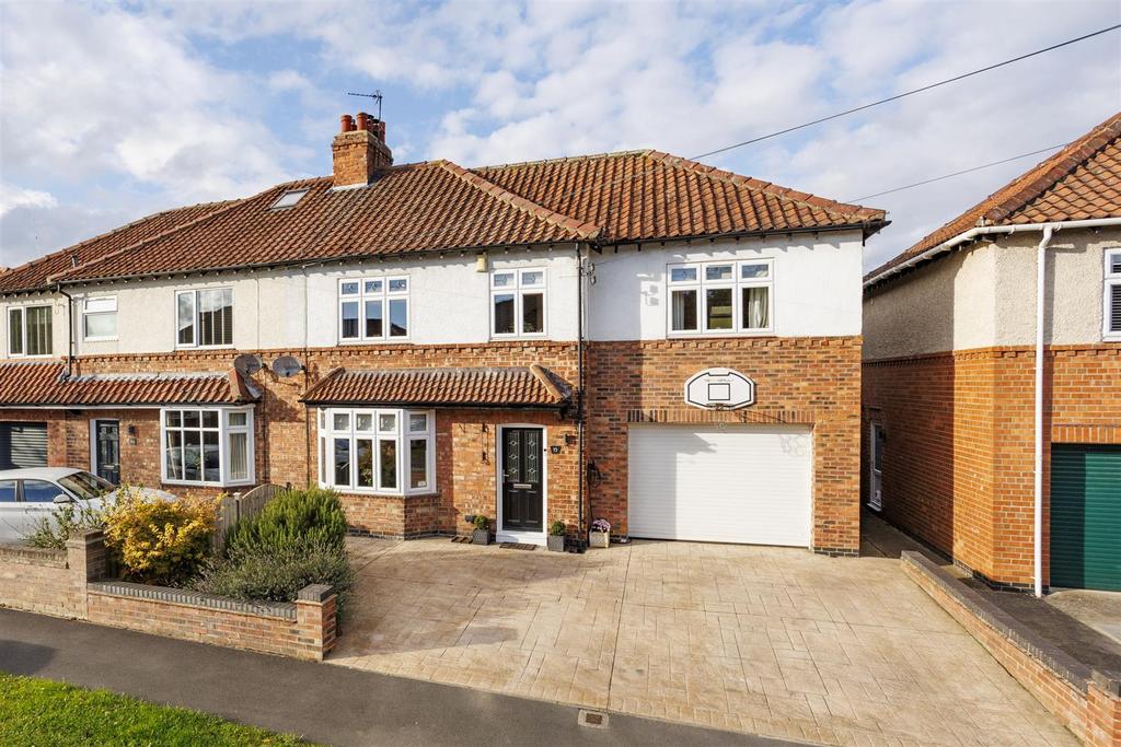 Coda Avenue, York 5 bed semidetached house for sale £