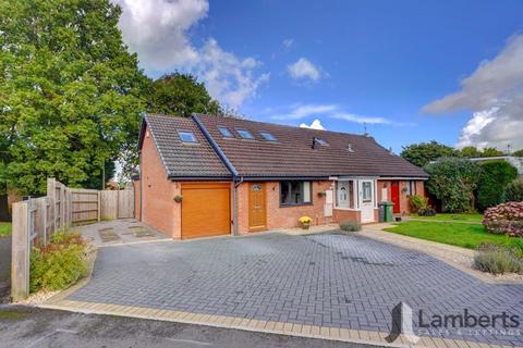 2 bedroom end of terrace house for sale, Michaelwood Close, Webheath, Redditch