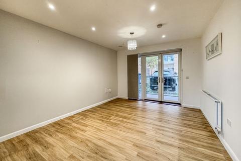 2 bedroom apartment to rent, Edgecumbe Avenue, London