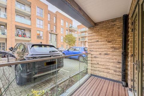 2 bedroom apartment to rent, Edgecumbe Avenue, London