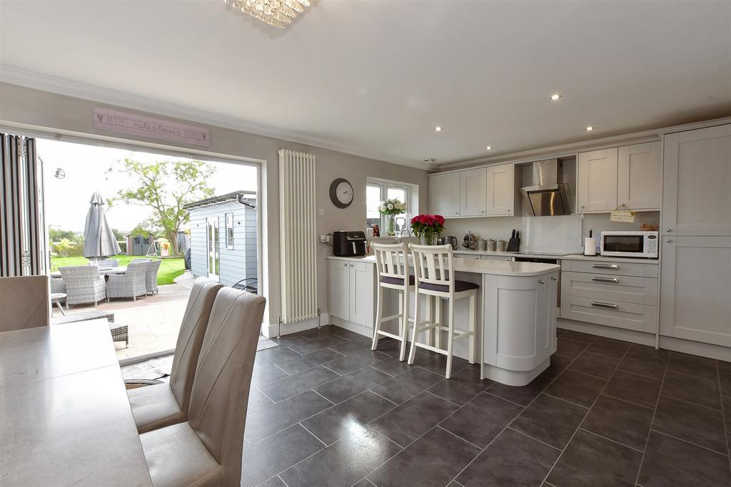 Mill Road, Billericay, Essex 2 bed chalet for sale £550,000