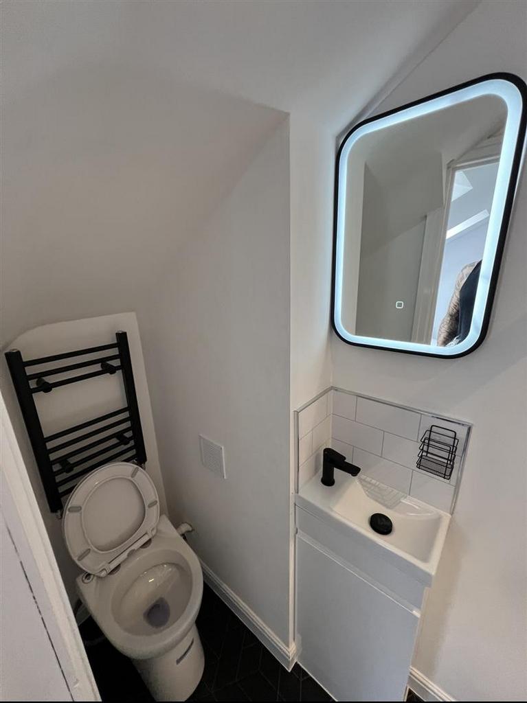 Bedroom 4   en suit