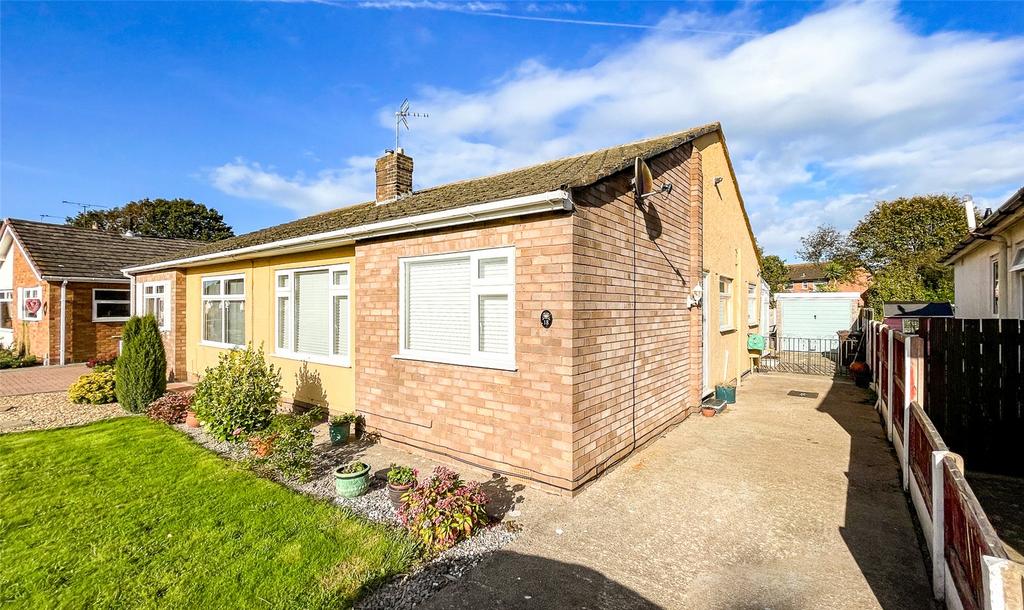 Turnberry Drive, Abergele, Conwy, LL22 2 bed bungalow for sale £200,000