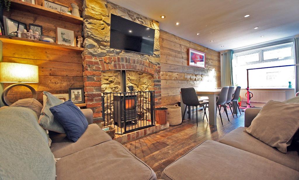 Stryd Goodman, Llanberis, Caernarfon... 3 bed terraced house for sale