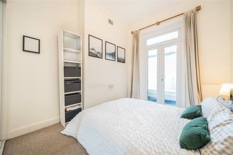 2 bedroom property to rent, Lavender Hill, Battersea SW11