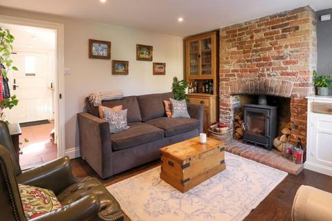 2 bedroom cottage for sale, High Street, Canterbury CT3