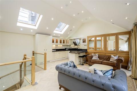 3 bedroom end of terrace house to rent, Moreton Terrace Mews South, London SW1V