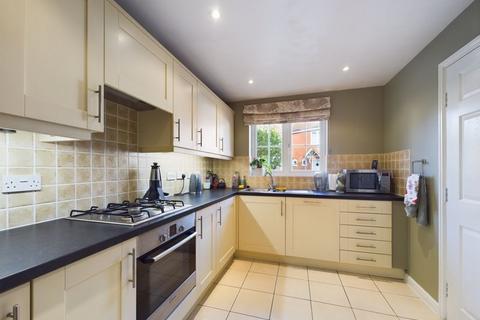 4 bedroom townhouse to rent, Thistle Close, Yaxley