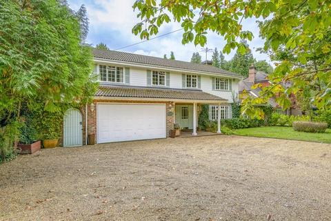 5 bedroom detached house for sale, Middle Drive, Maresfield Park