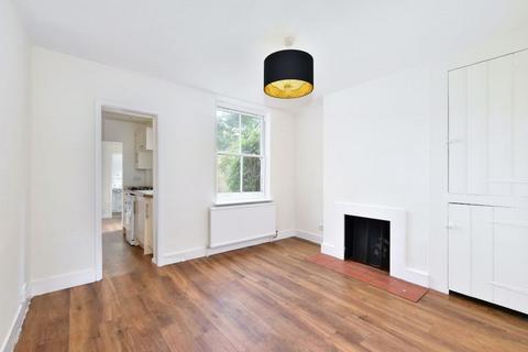 2 bedroom terraced house to rent, Berkhampstead Road, Chesham