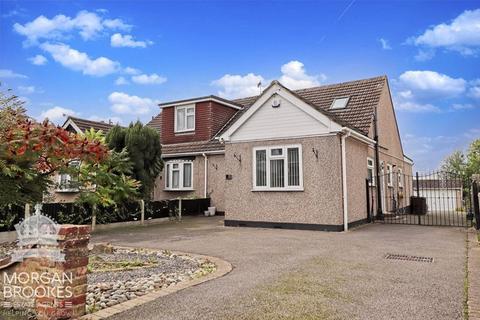 3 bedroom semi-detached house to rent, Manor Road, Benfleet