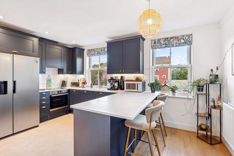 6 Portland Close, Worcester Park, KT4 8DJ
