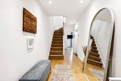 6 Portland Close, Worcester Park, KT4 8DJ
