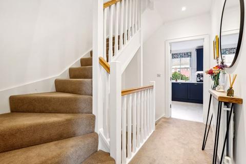 6 Portland Close, Worcester Park, KT4 8DJ