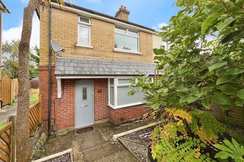 3 bedroom semi-detached house to rent, Gwynne Road, Poole BH12